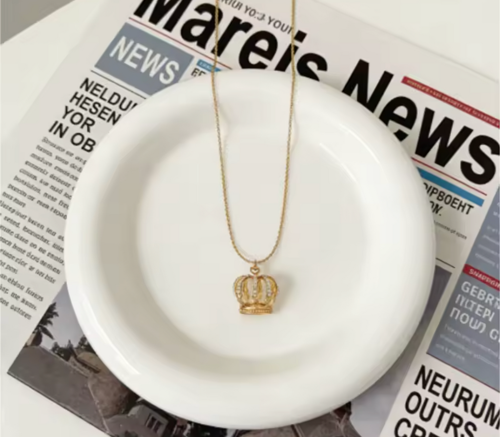 Elegant Crown Pendant Clavicle Necklace for Women
