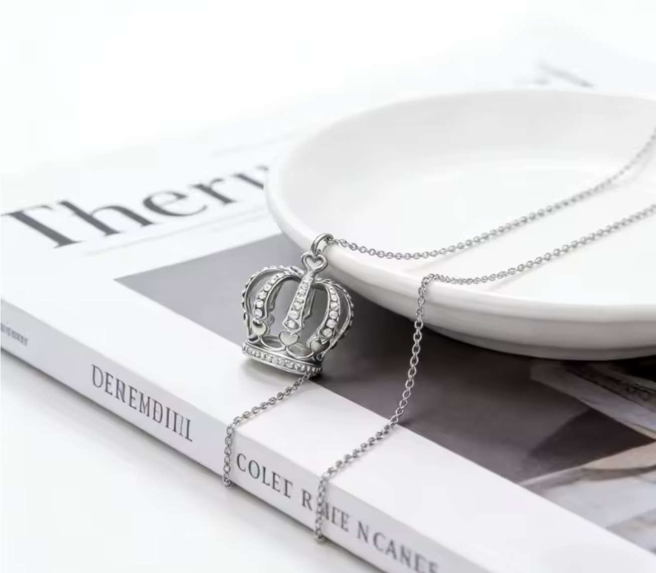 Elegant Crown Pendant Clavicle Necklace for Women
