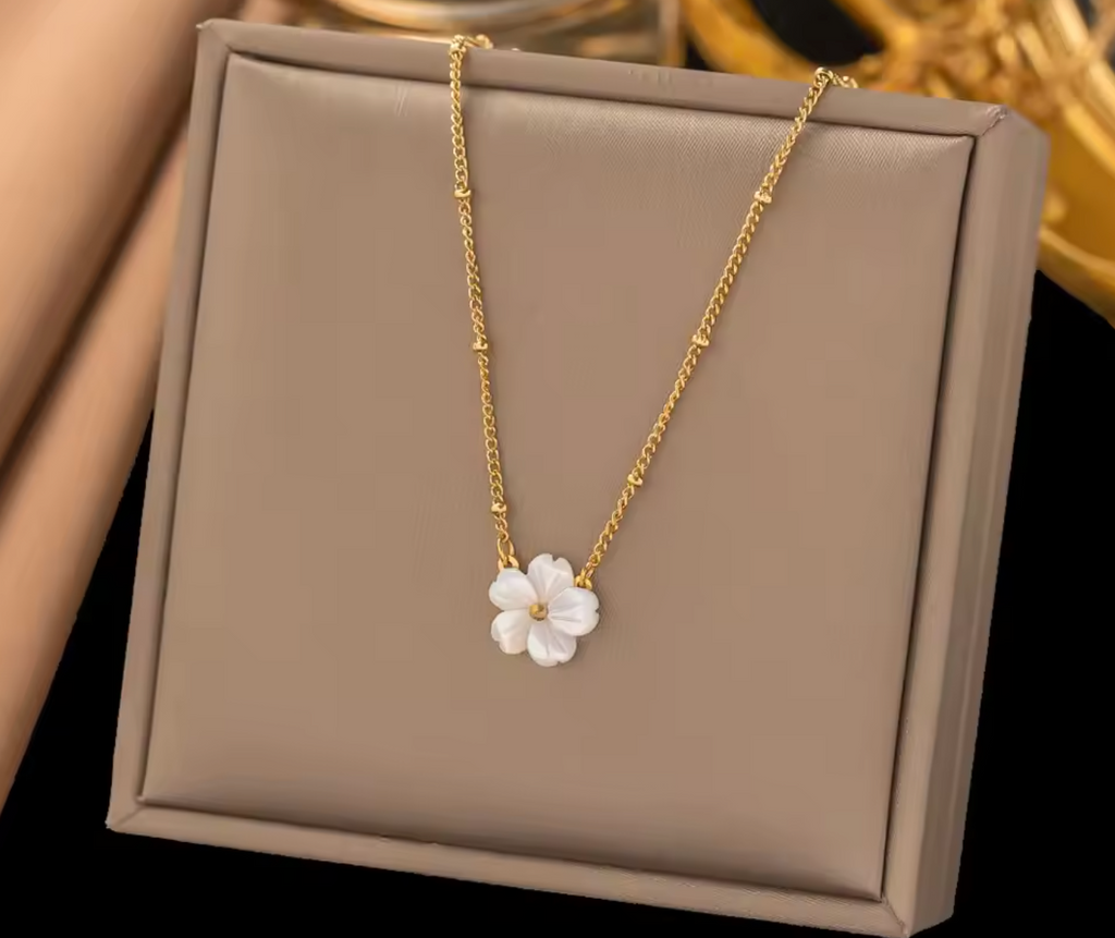 Gold Color Stainless Steel White Shell Flower Pendant Necklace for Women