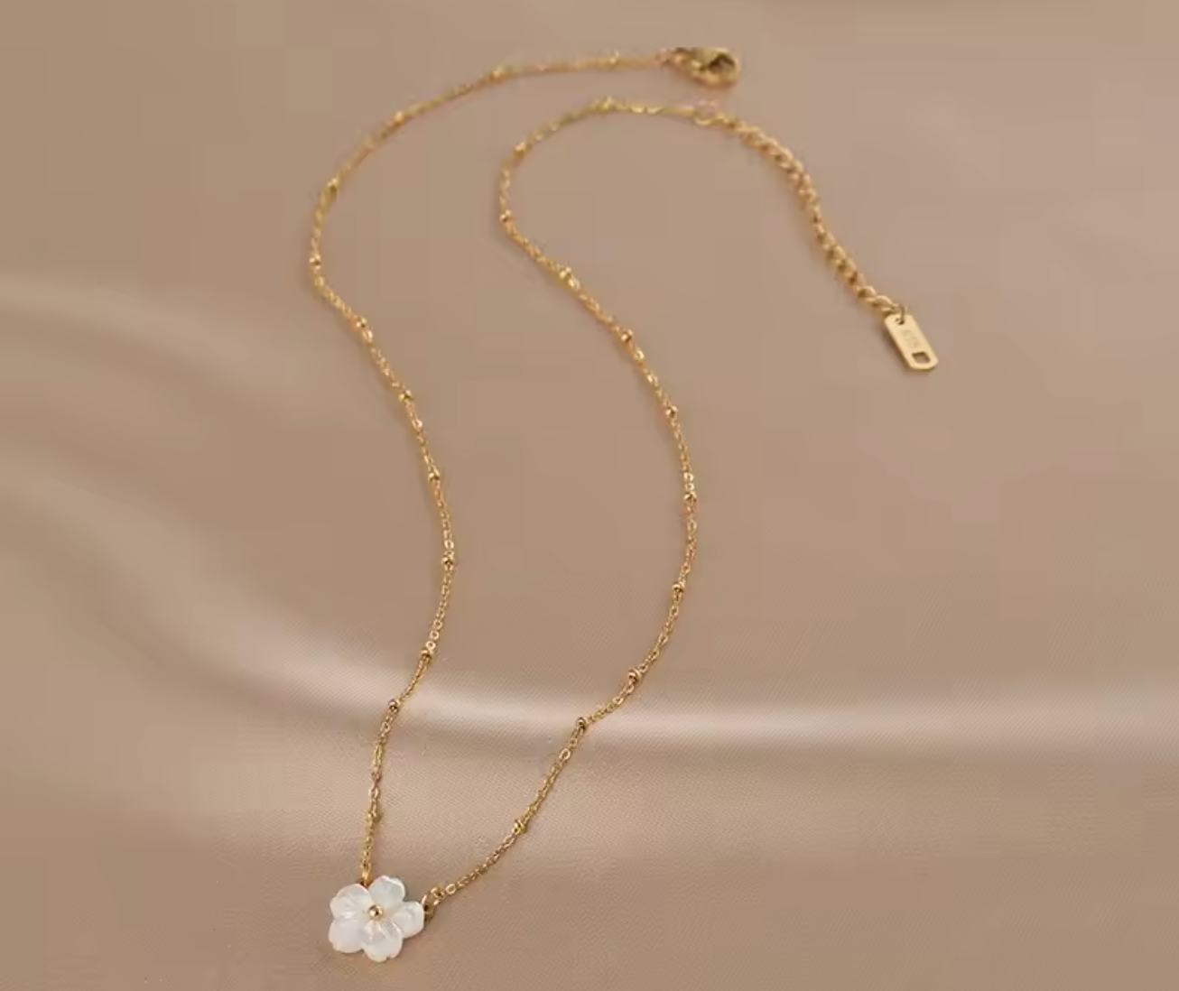 Gold Color Stainless Steel White Shell Flower Pendant Necklace for Women