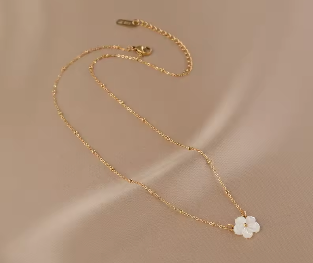 Gold Color Stainless Steel White Shell Flower Pendant Necklace for Women
