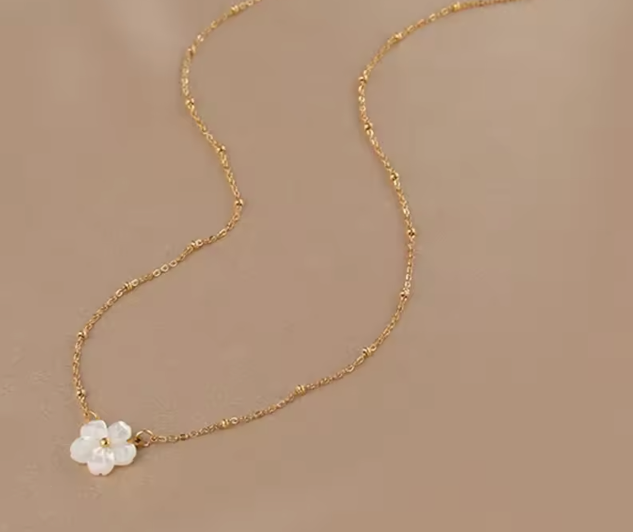 Gold Color Stainless Steel White Shell Flower Pendant Necklace for Women