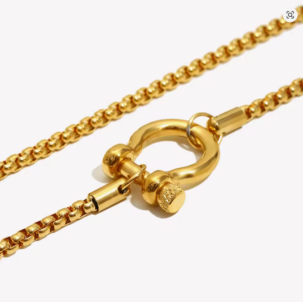 18K Gold Plated Stainless Steel Buckle Pendant Necklace with Square Pearl Chain for Women
