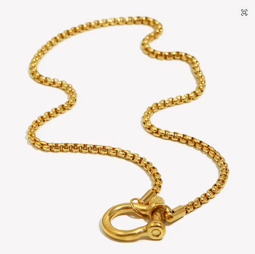 18K Gold Plated Stainless Steel Buckle Pendant Necklace with Square Pearl Chain for Women
